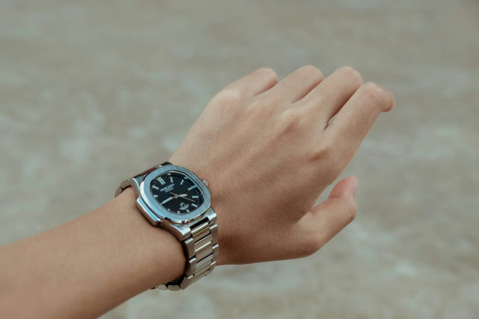 Clássico retorna com inovação: novos relógios Pebble prometem até 30 dias de bateria