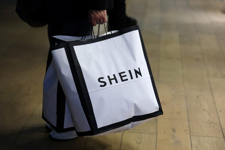 União Europeia investiga Shein por comercialização de produtos ilegais e interface de design potencialmente viciante