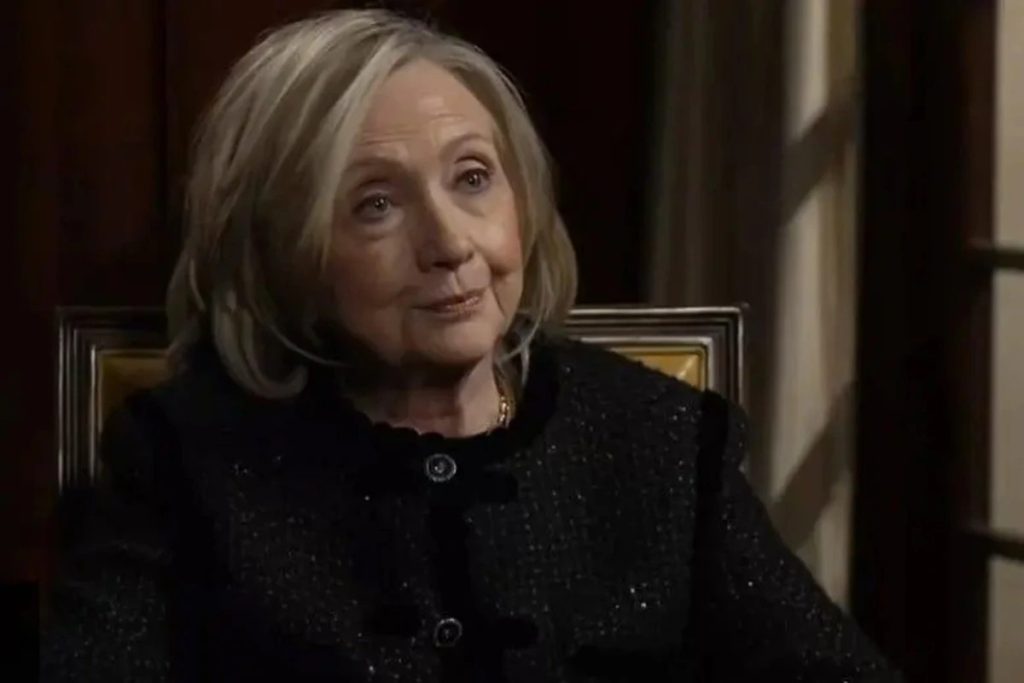 Hillary Clinton acusa governo Trump de ocultar documentos relacionados a Jeffrey Epstein em entrevista à BBC