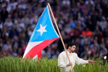 Porto Rico possui baía bioluminescente e consagra piña colada como bebida símbolo