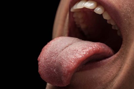 Sobrevivente de câncer na língua causado por HPV alerta população masculina sobre riscos da doença