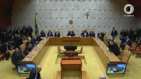 Ministros buscam afastar STF do centro das atenções mas observam Corte envolvida em crise e temem interferência em julgamentos