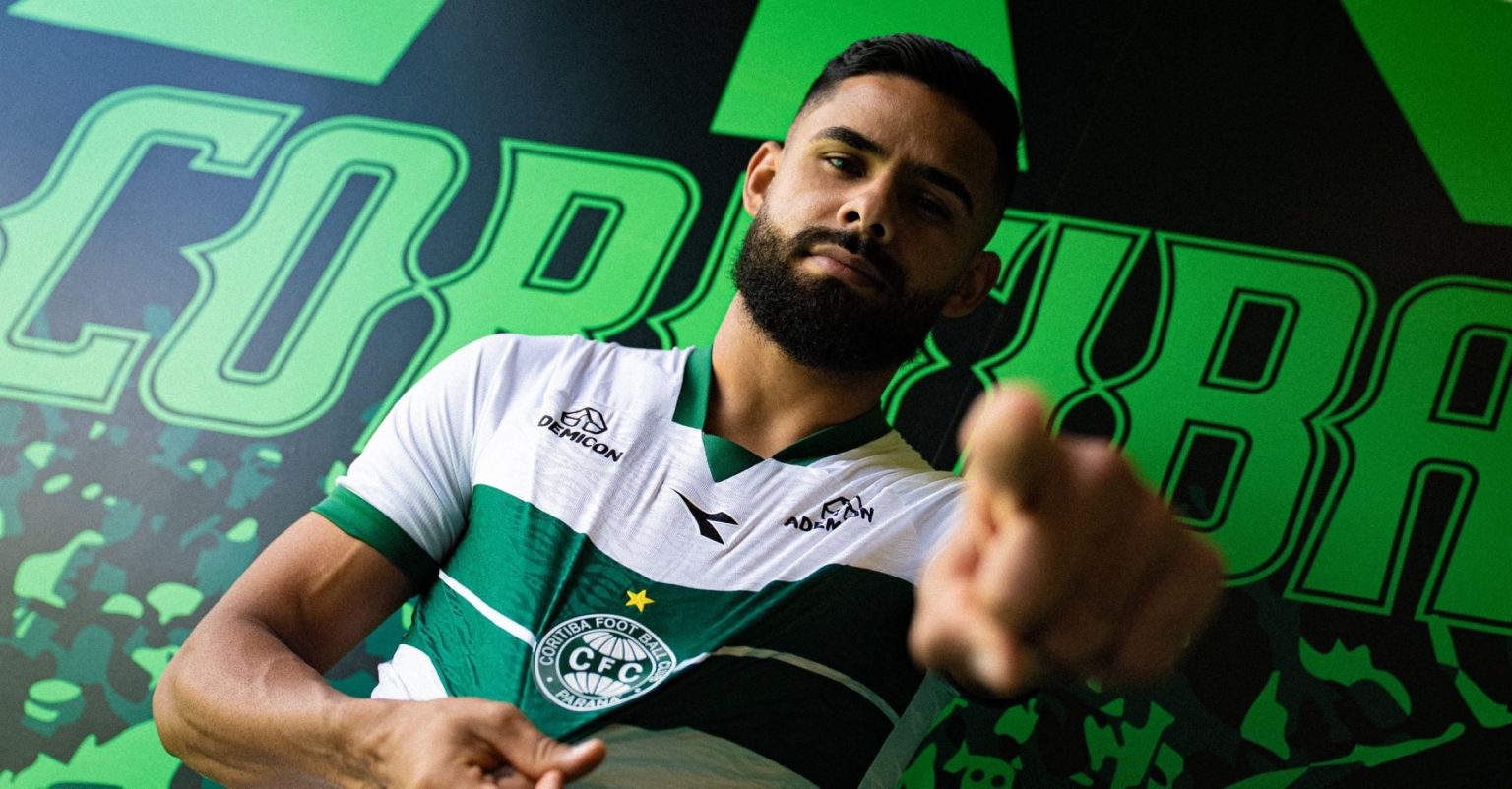 Coritiba contrata o lateral-esquerdo Felipe Jonatan