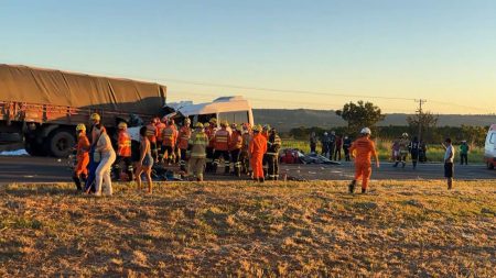 Acidente na BR-020 deixa cinco mortos e 11 feridos
