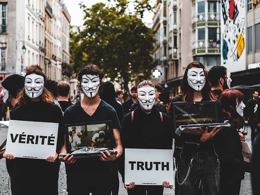 Between Control and Freedom: Exploring the Balance