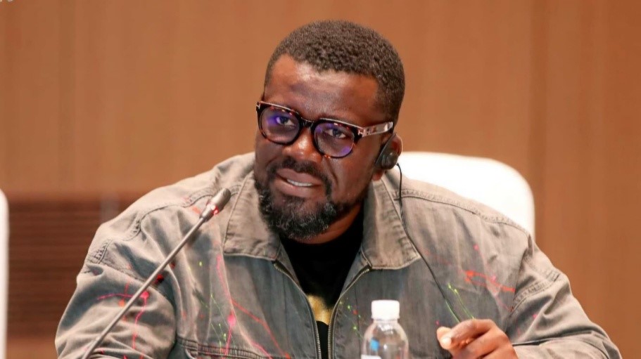 Media Manipulation and Public Interest: Navigating the Journalist’s Dilemma